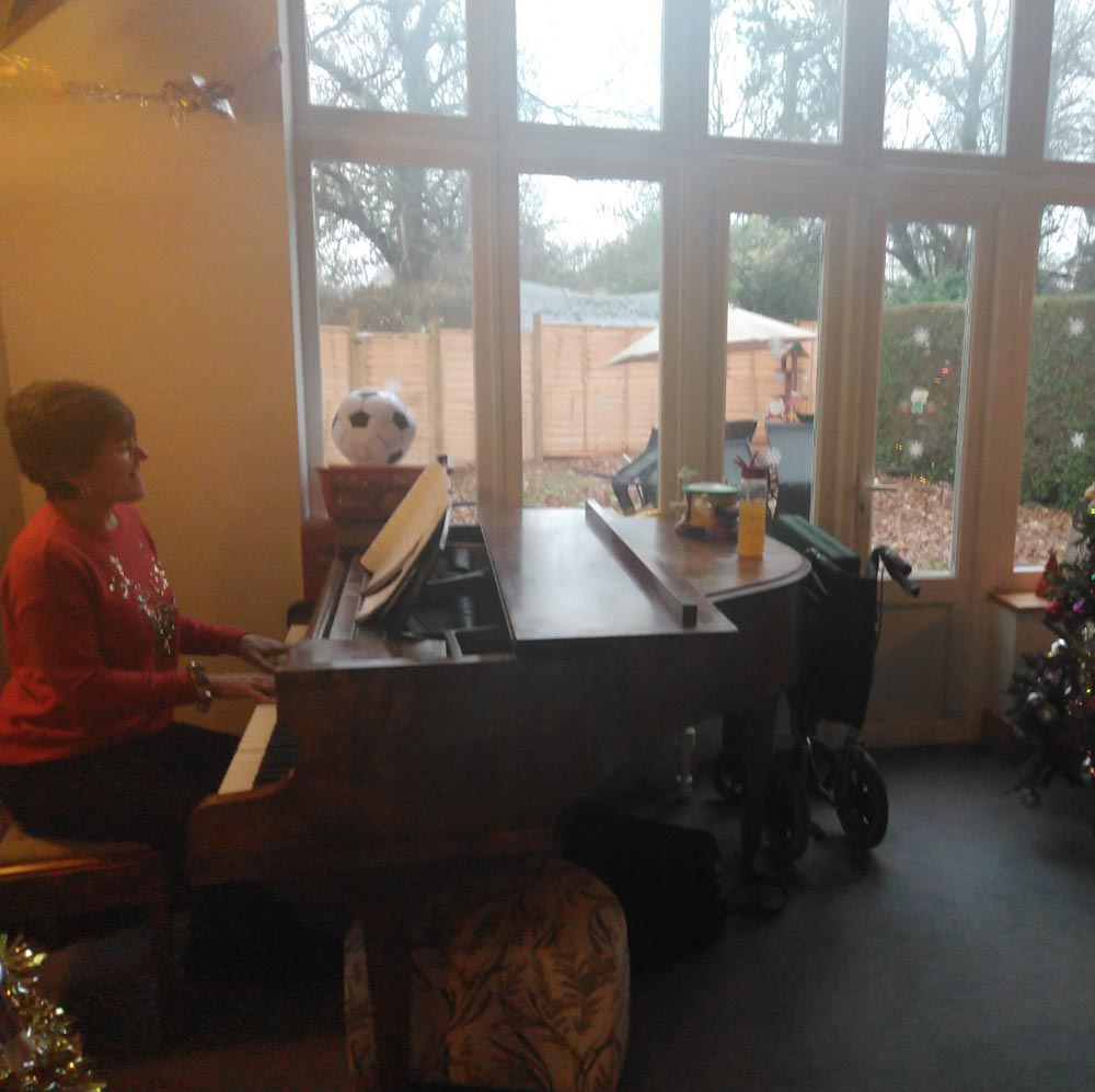 East-Anglia-Care-Home-singing-session